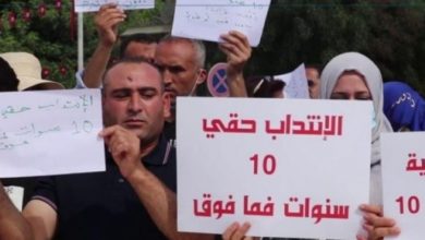 Photo of خريجو الجامعات المعطلين عن العمل يطالبون بإصدار مرسوم رئاسي استثنائي