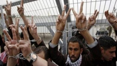 Photo of الأسرى الفلسطينيون يواصلون “العصيان الجماعي” بسجون الاحتلال لليوم الـ 32 على التوالي